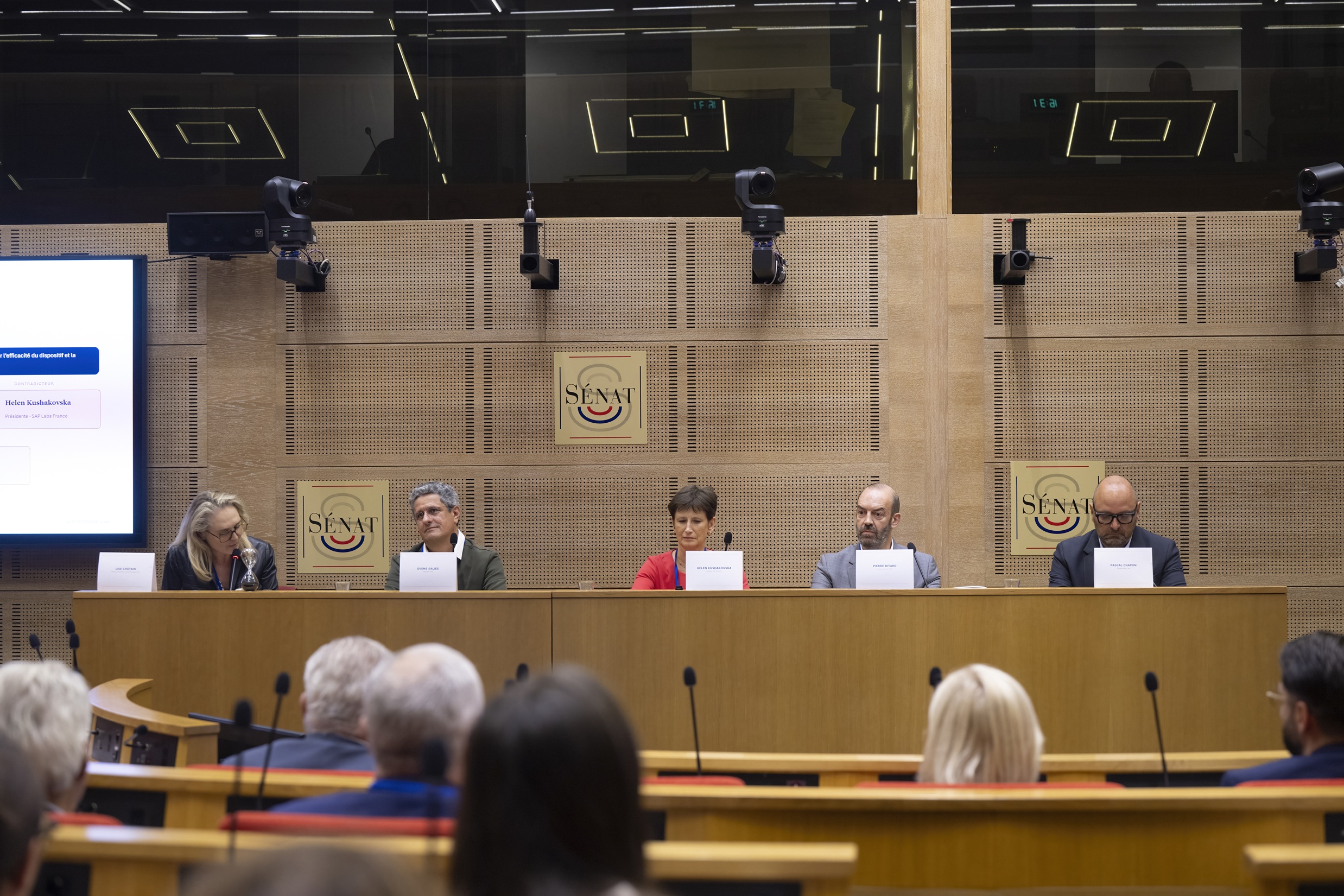 Les cinq intervenants de la table ronde sur la conditionnalité du CIR, salle Médicis